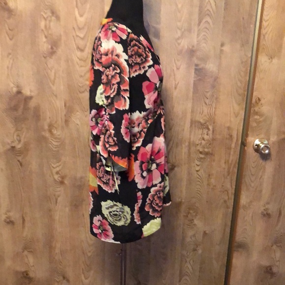 Multicolored Floral Flutter Sleeve Tunic Top - Picture 5 of 9